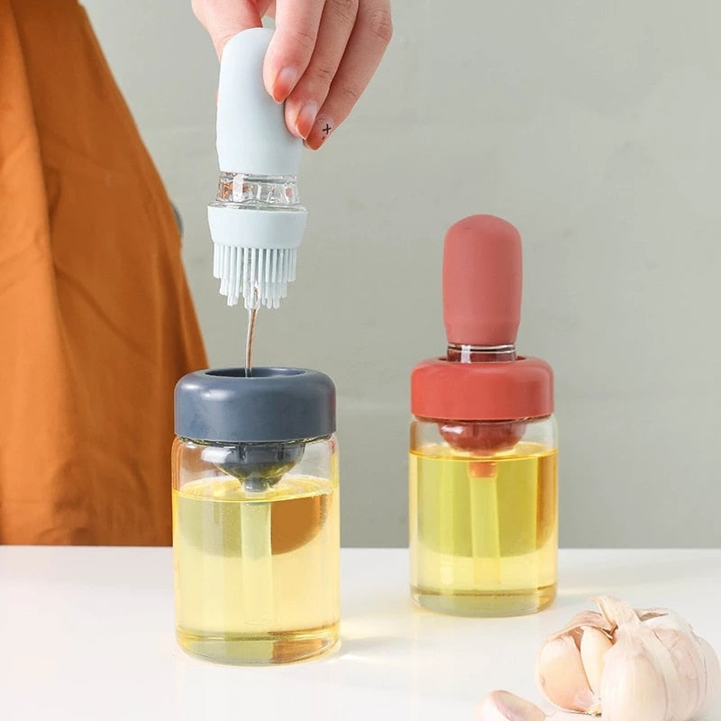 SavorSqueeze: Portable Oil Sauce Dispenser With Silicone Brush